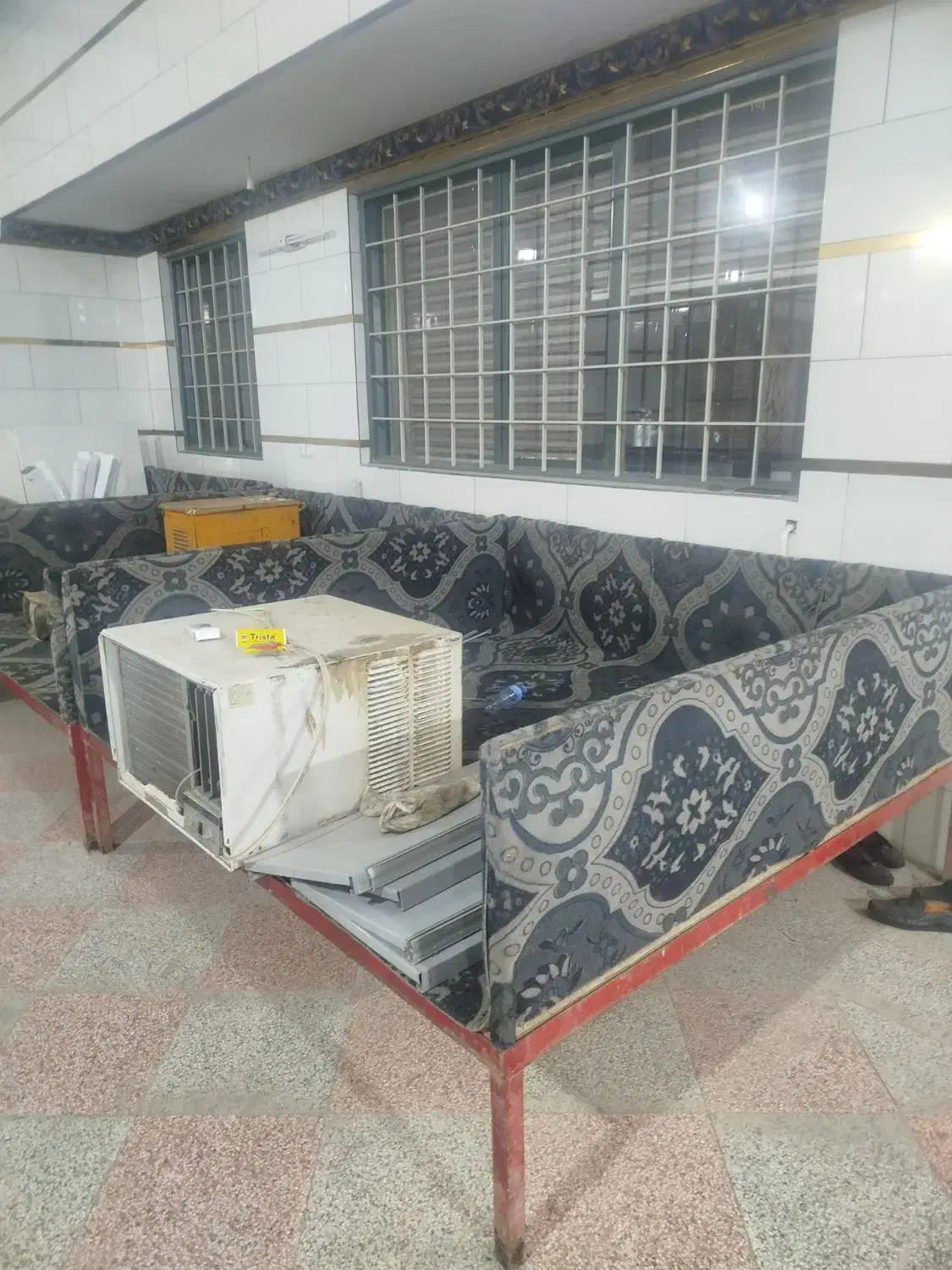 تخت مخصوص کافه رستوران باغ ویلا|میز و صندلی غذاخوری|خسروشاه, |دیوار