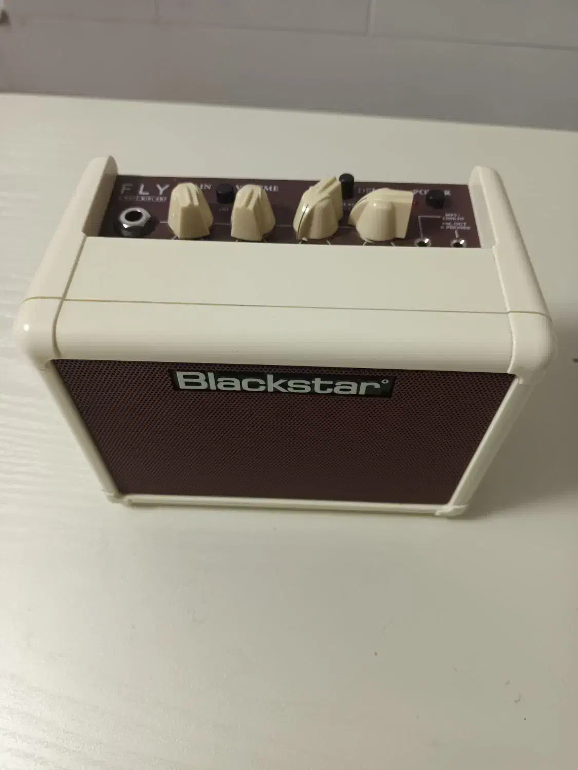 گیتار الکتریک و یک عدد امپ|گیتار، بیس، امپلیفایر|میاندوآب, |دیوار