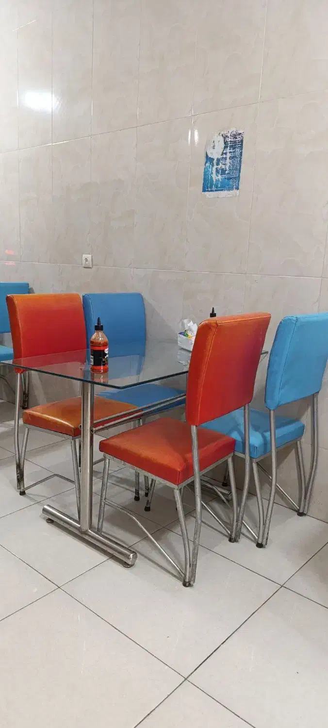 سلام  دوستان   تعداد 16 عدد صندلی  با4 عدد میز|کافی‌شاپ و رستوران|کوهسرخ, |دیوار