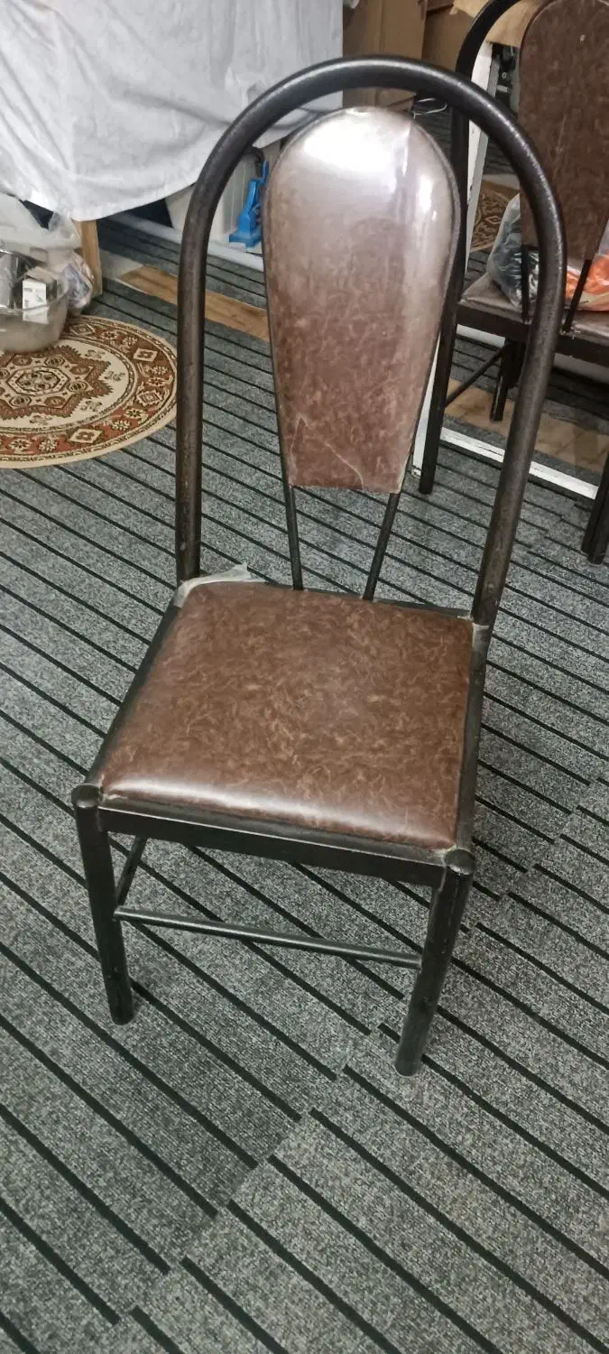 ۴عدد صندلی فقط فقط دو میلیون و هشتصد تومن|صندلی و نیمکت|آران و بیدگل, |دیوار