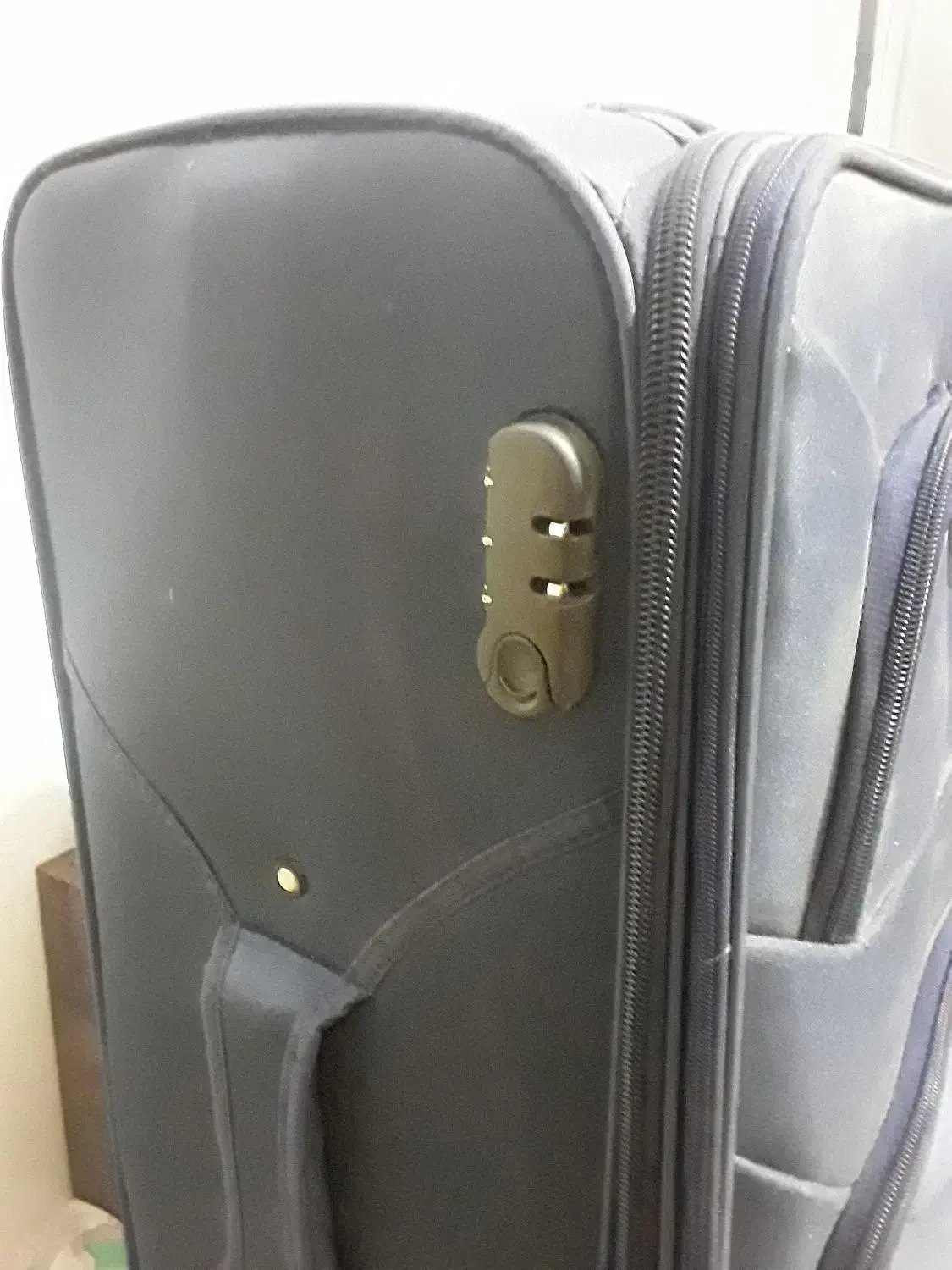 سلام ...یک چمدان بزرگ وتمیز وجادار|کیف، کفش، کمربند|گرمسار, |دیوار