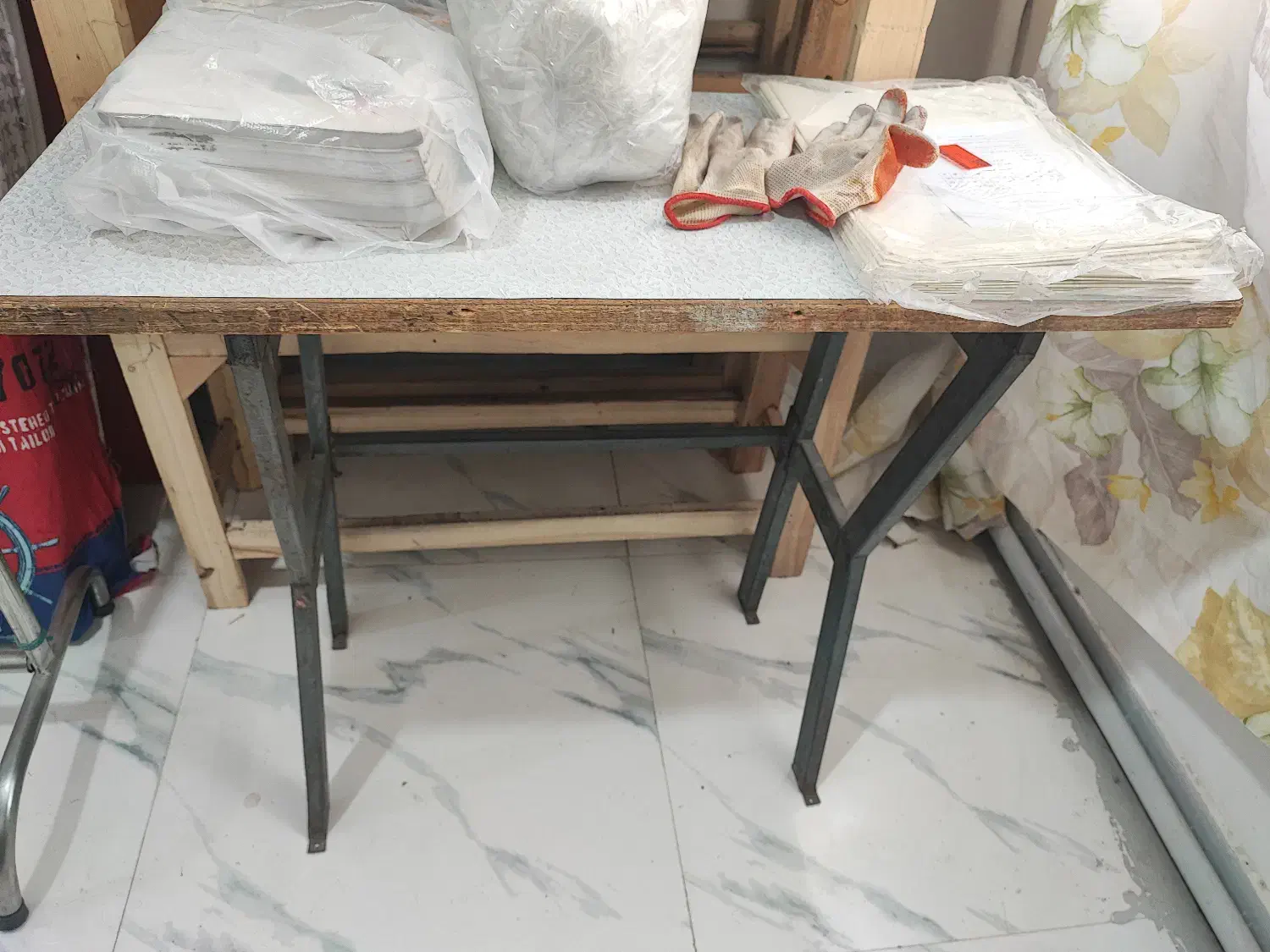 وسایل کارگاه خیاطی|لوازم خیاطی و بافتنی|پرند, فاز ۱|دیوار