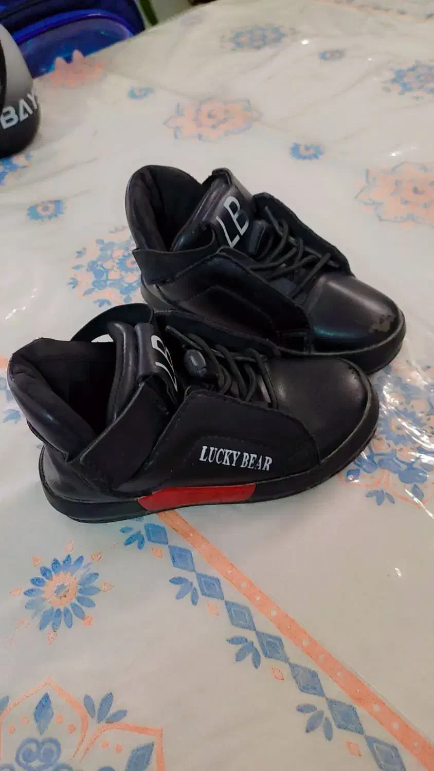 فروش چند جفت کفش سایز24.26.38|کفش و لباس بچه|فسا, |دیوار