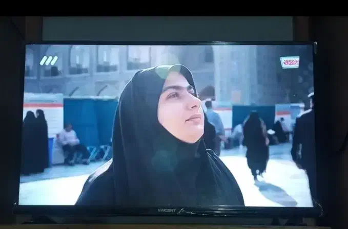 یک تلویزیون ال ای دی۳۲ اینچ دیجیتال سرخود|تلویزیون و پروژکتور|زابل, |دیوار