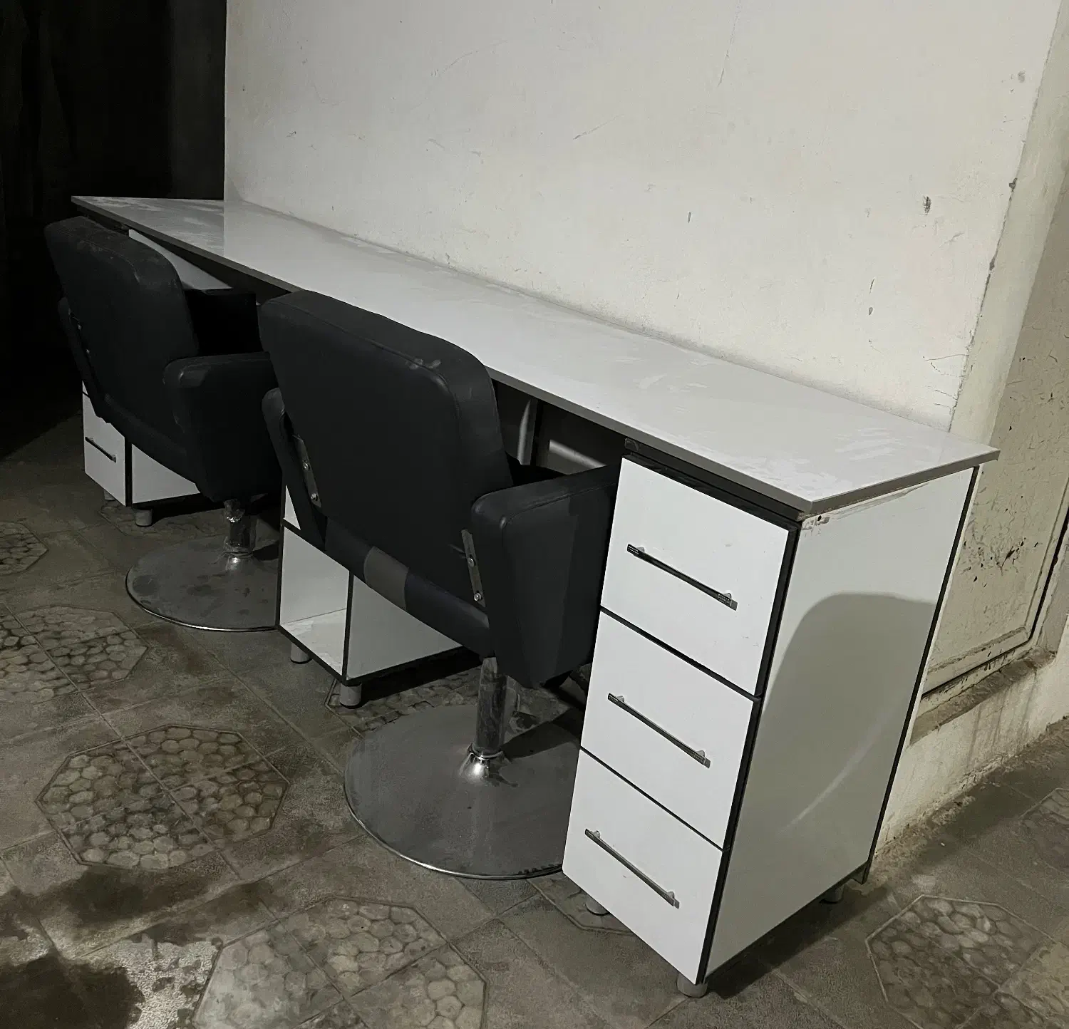 کنسول ارایشگاهی ودوتا اینه گرد|آرایشگاه و سالنهای زیبایی|قائمشهر, |دیوار