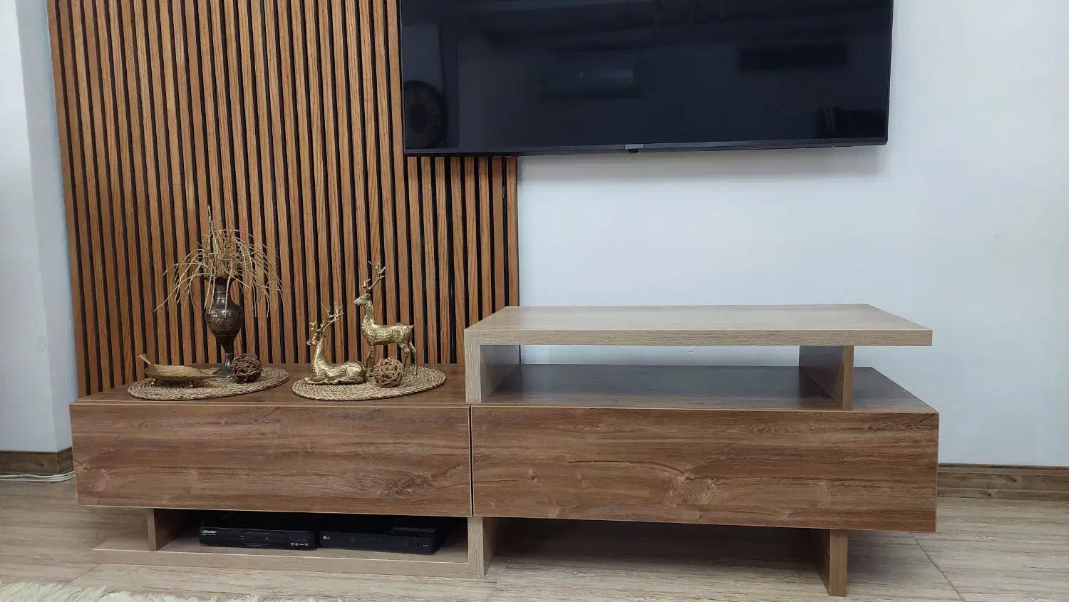 میز تلویزیون بسیار زیبا و دو منظوره|میز تلویزیون|شیراز, آزادی|دیوار