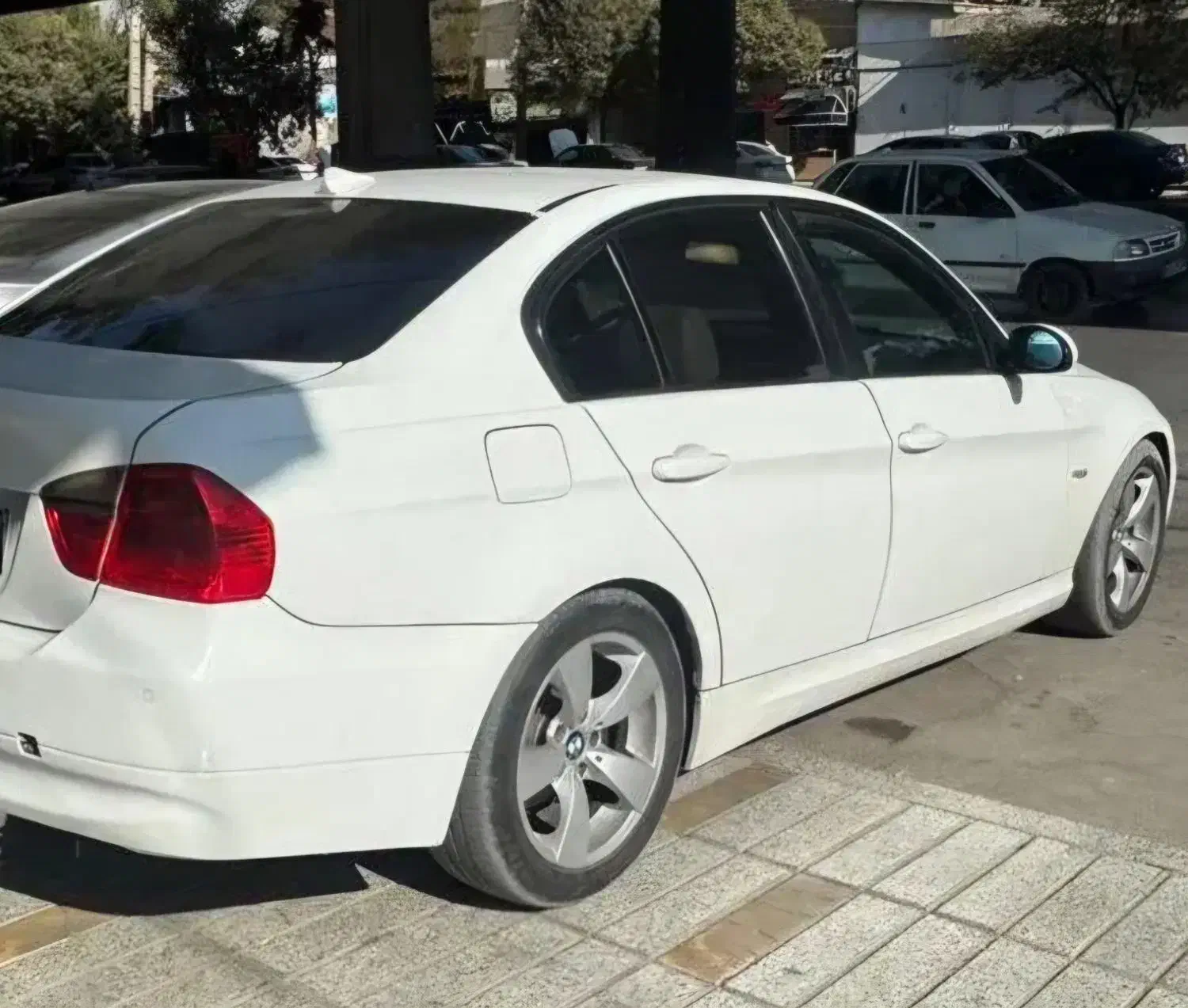 BMW 2006  320   بی ام و سفید|خودرو سواری و وانت|اصفهان, سیچان|دیوار