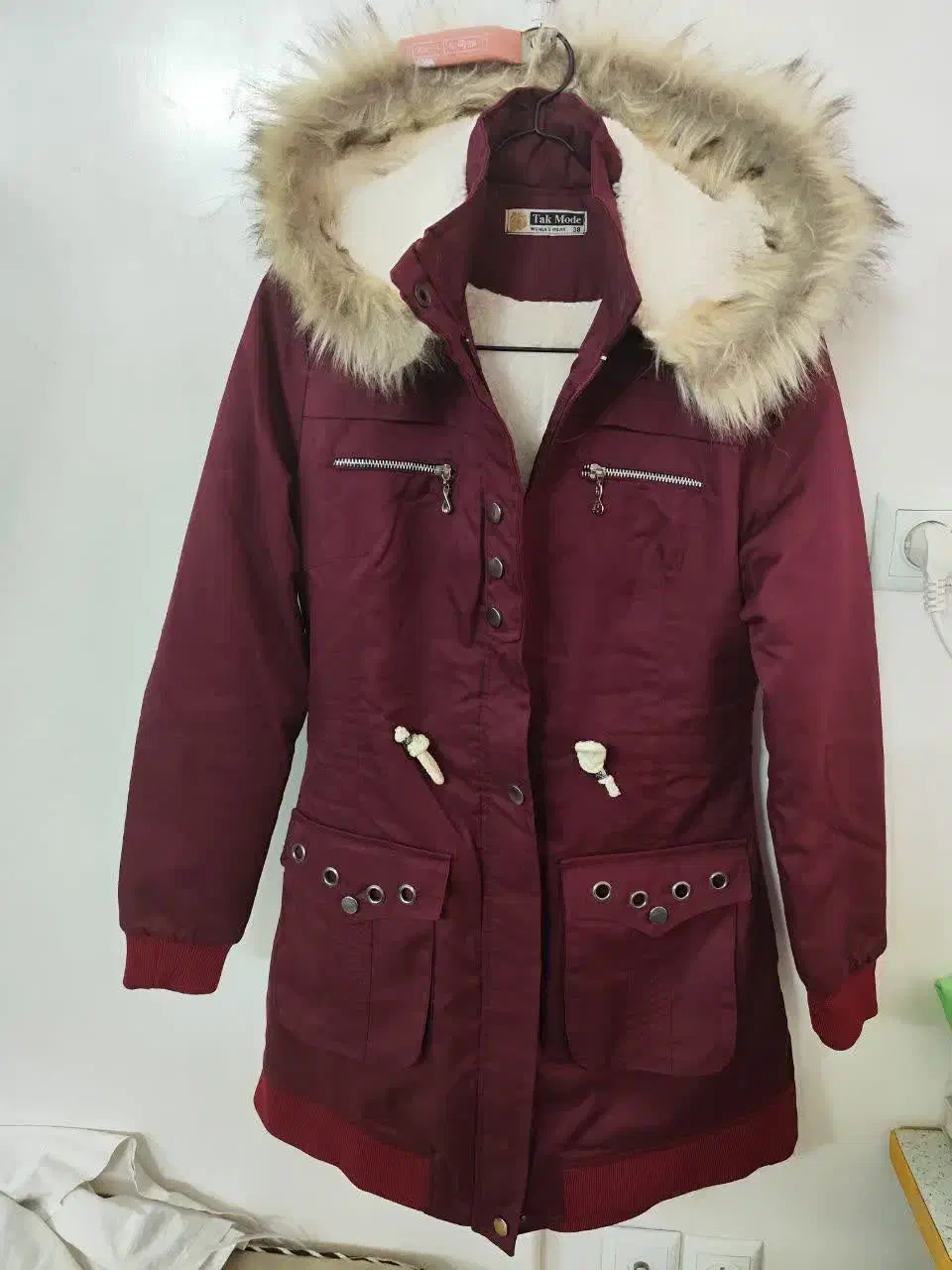 کاپشن|لباس|قم, ناصردیوان|دیوار