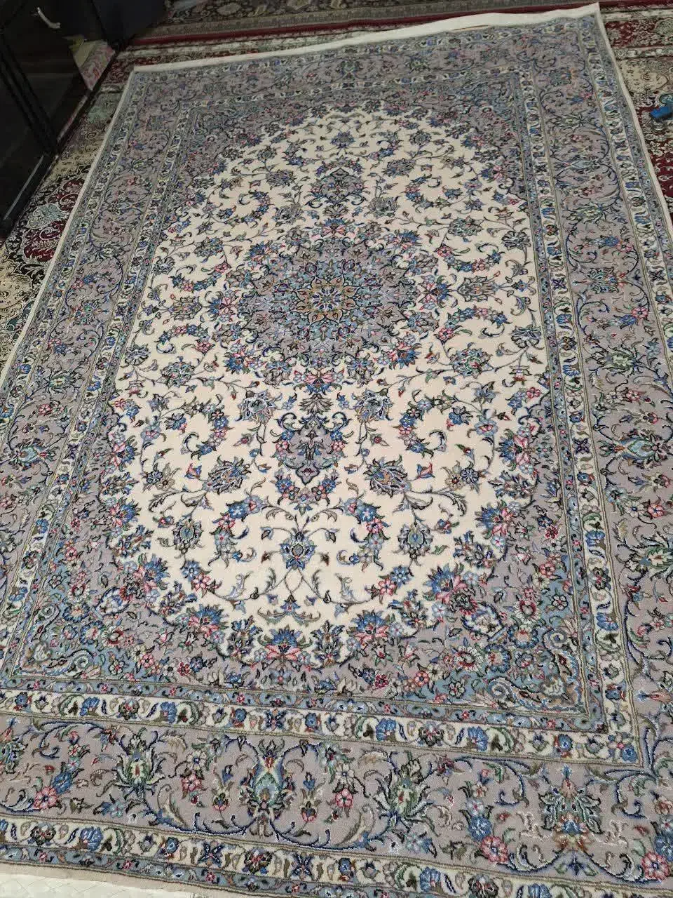 قالی دست بافت ریز بافت ۸۴۰ تون به دلیل تک بودن|فرش|مهریز, |دیوار