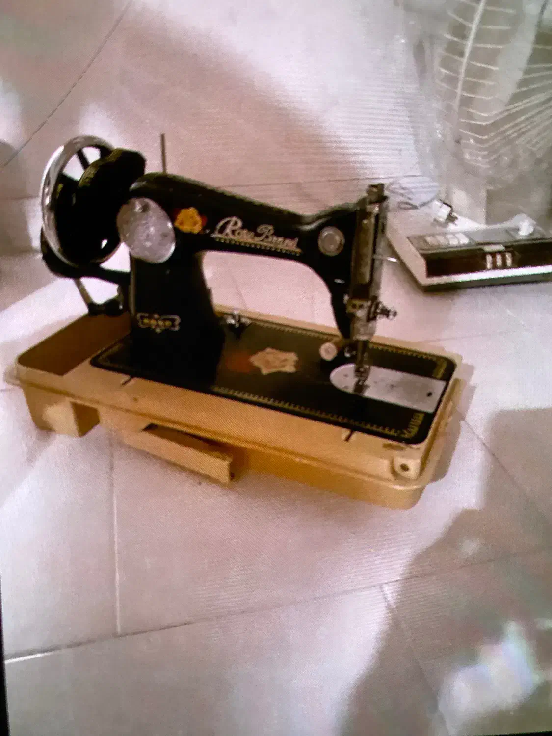 چرخ خیاطی دستی|چرخ خیاطی و ریسندگی|رشت, چمارسرا|دیوار