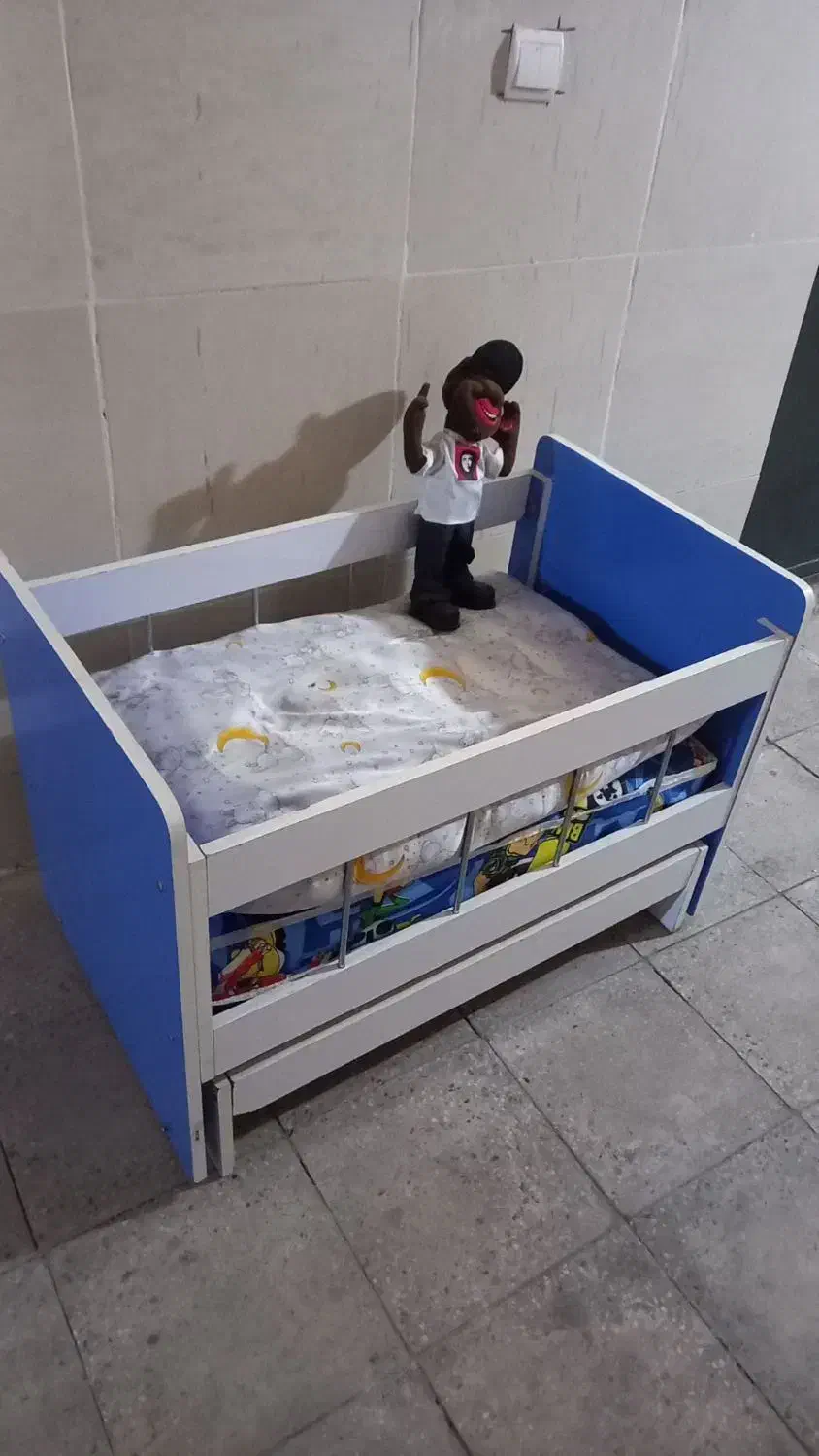 فروش تخت گهواره کارکرده همراه تشک|تخت و صندلی بچه|محمدیه-قزوین, |دیوار