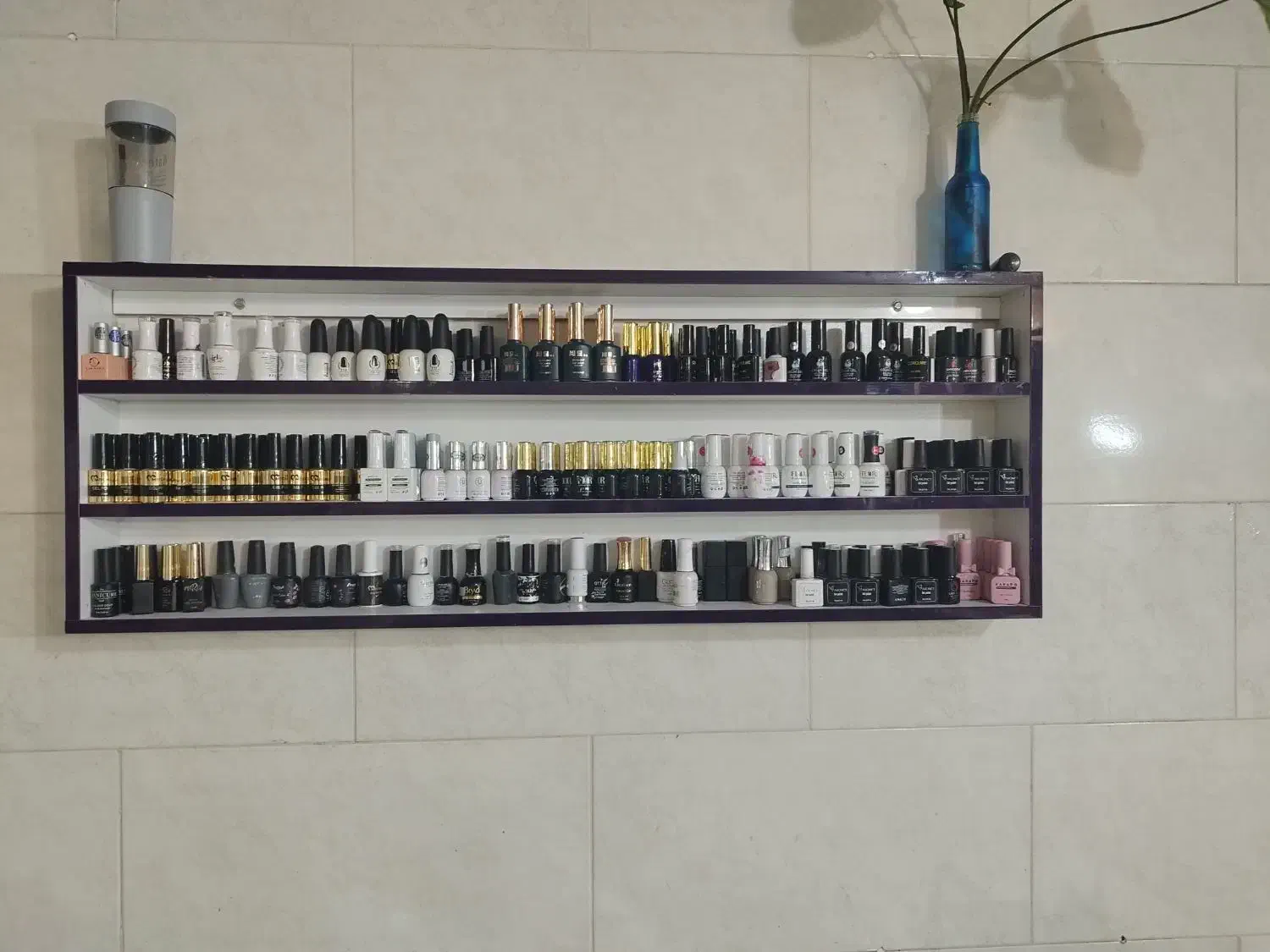 فروش کامل دکور آرایشگاه|آرایشگاه و سالن‌های زیبایی|شیراز, درکی|دیوار