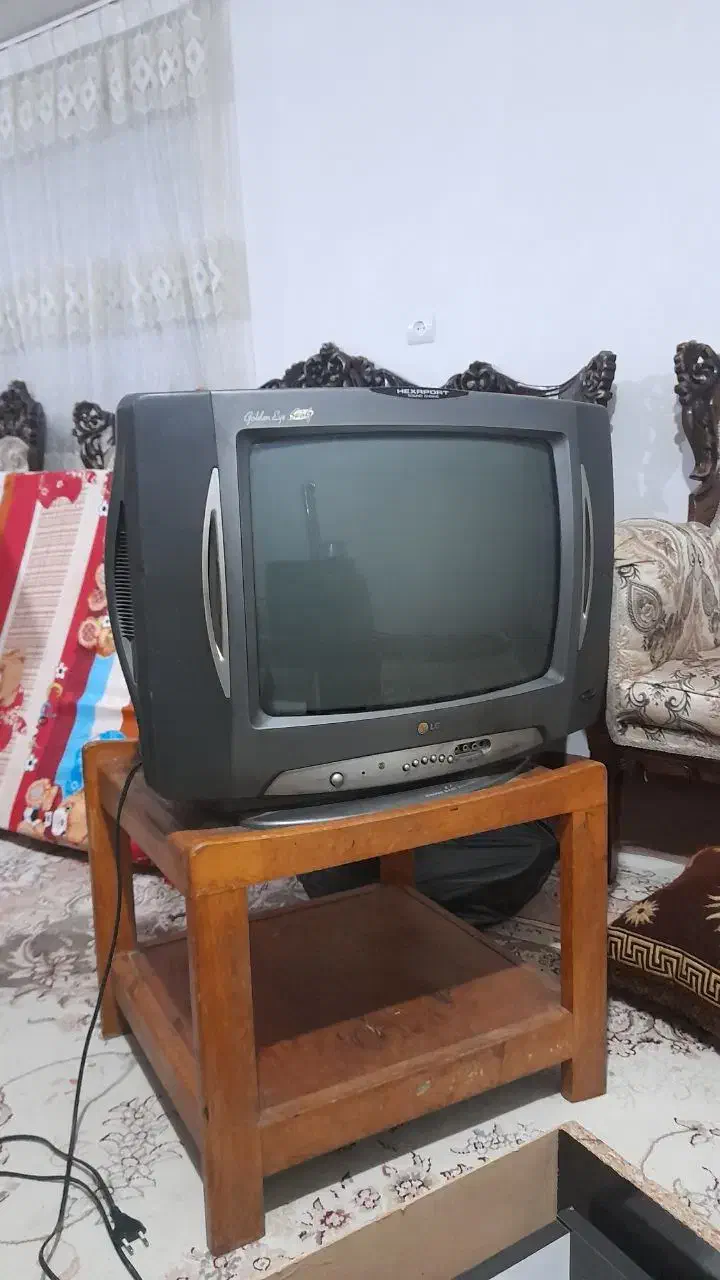 تلویزیون ۲۱ اینچ|تلویزیون و پروژکتور|اردبیل, |دیوار