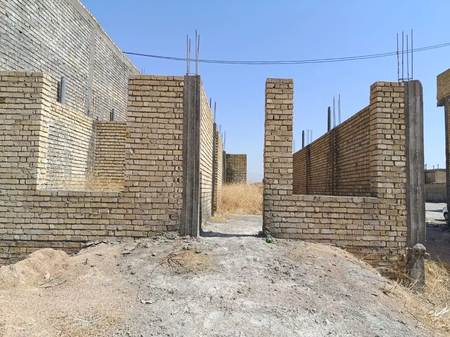 اسکلت تا زیر سقف جمال آباد|فروش زمین و ملک کلنگی|شیراز, جمال آباد|دیوار