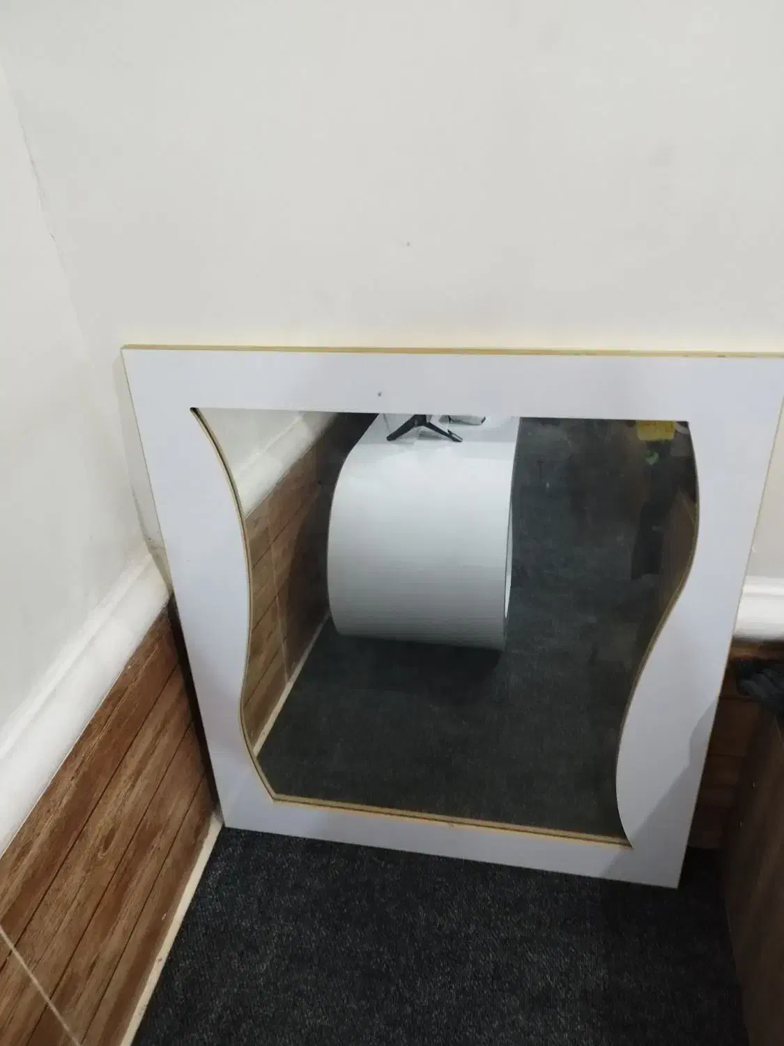 آینه ایستاده|آینه|دوگنبدان, |دیوار