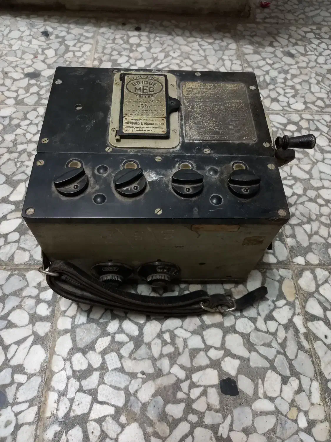 دستگاه میگر هندلی|کلکسیون اشیاء عتیقه|ملارد, |دیوار