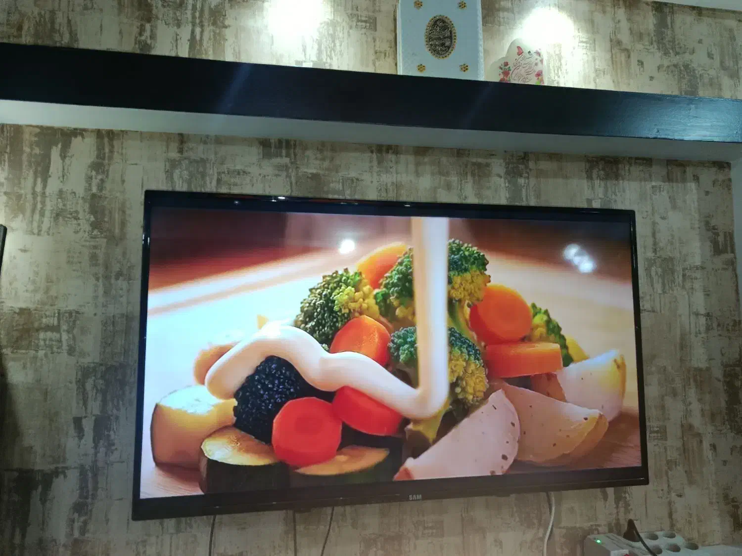 تلوزیون|تلویزیون و پروژکتور|پیر بکران, |دیوار