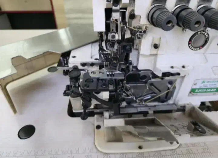 چرخ خیاطی سردوز و میاندوز راسته|چرخ خیاطی و ریسندگی|شیراز, پودنک|دیوار