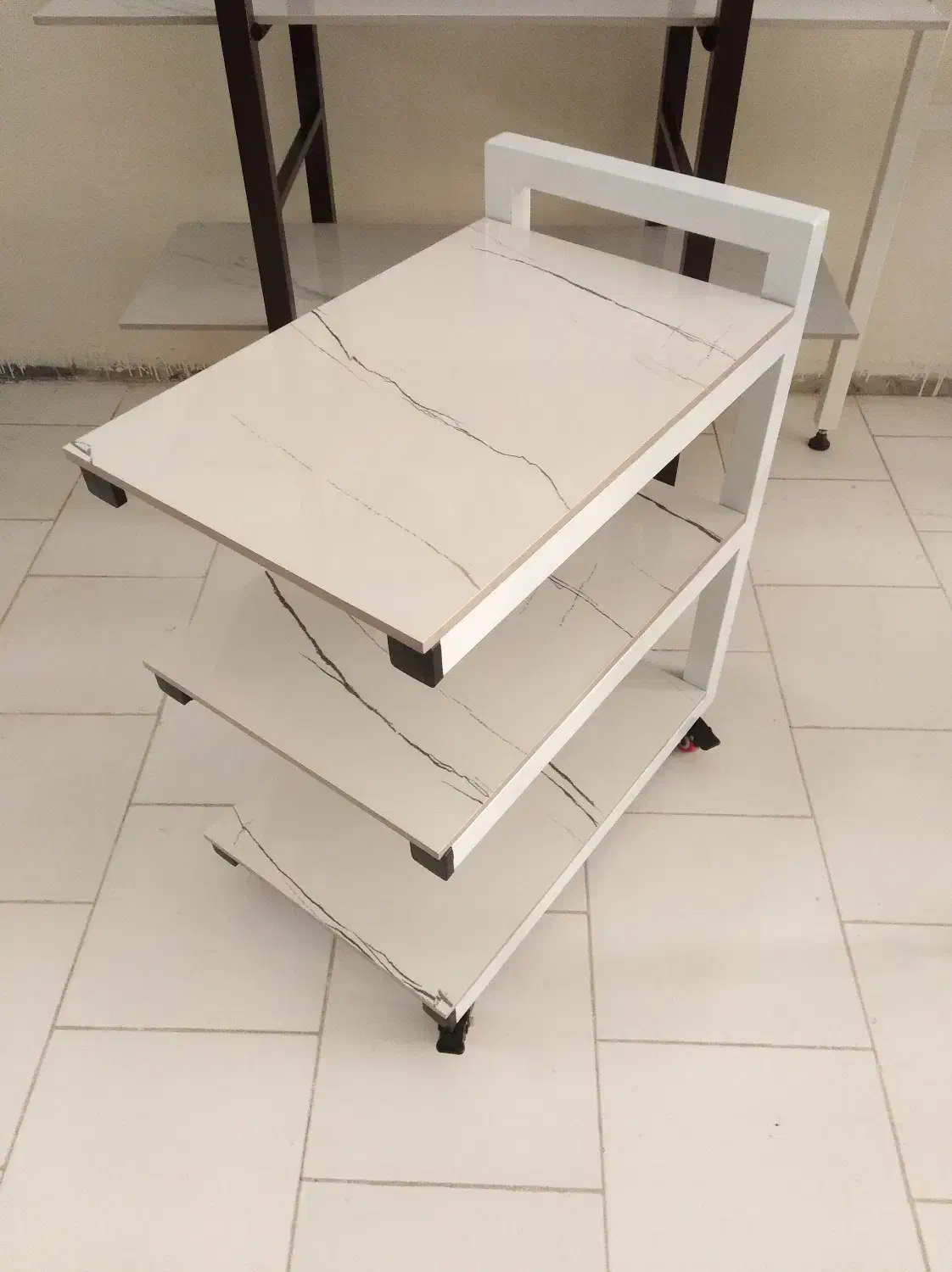 فروش ترولی سه طبقه|آرایشگاه و سالنهای زیبایی|کرج, گلشهر|دیوار