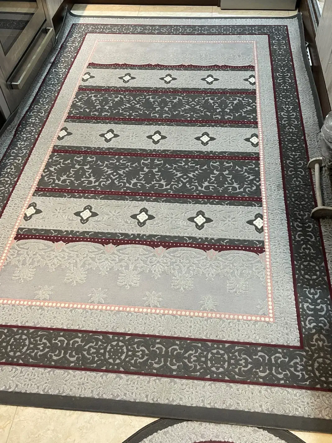 فرش آشپزخانه در حد نو|فرش|اصفهان, سعادت‌آباد|دیوار