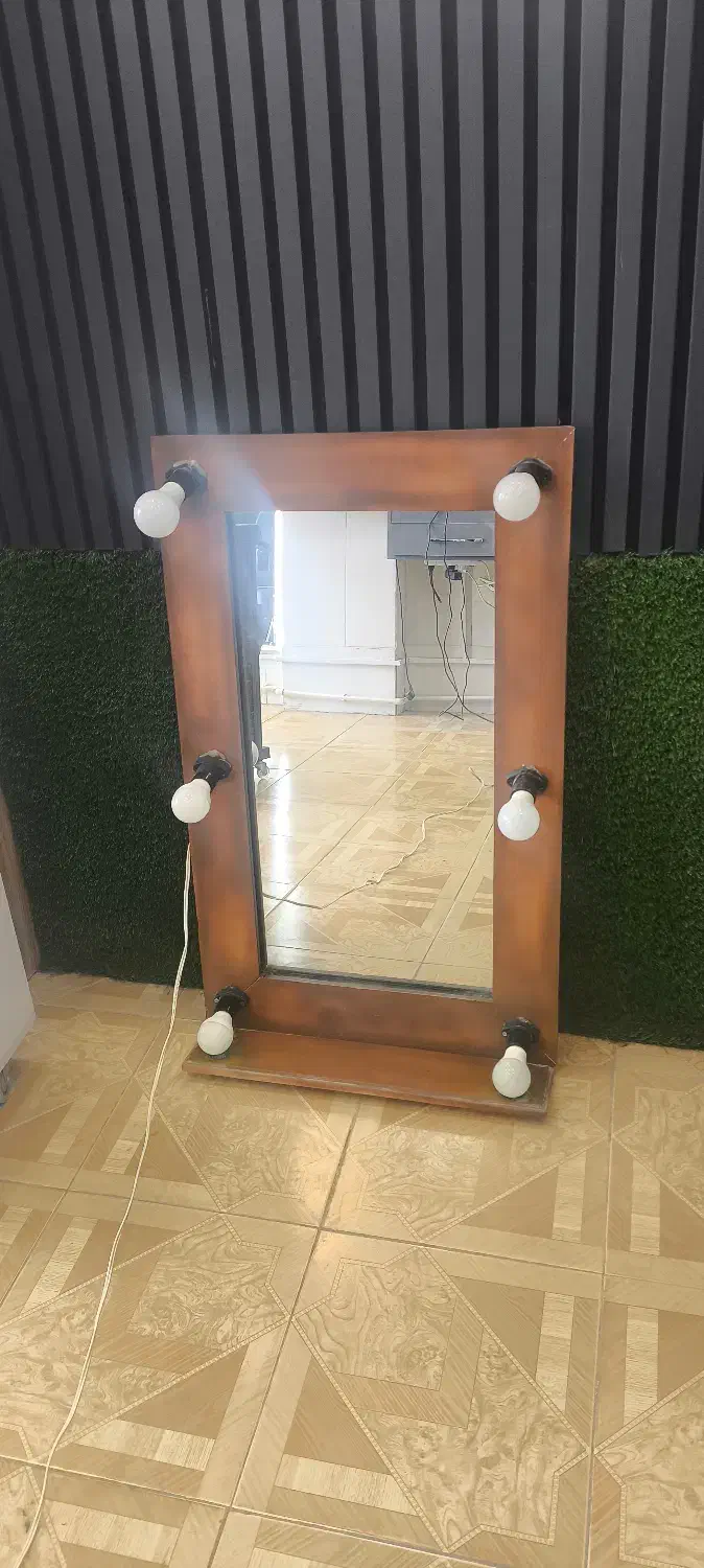 آینه گریم|آرایشگاه و سالنهای زیبایی|نقده, |دیوار