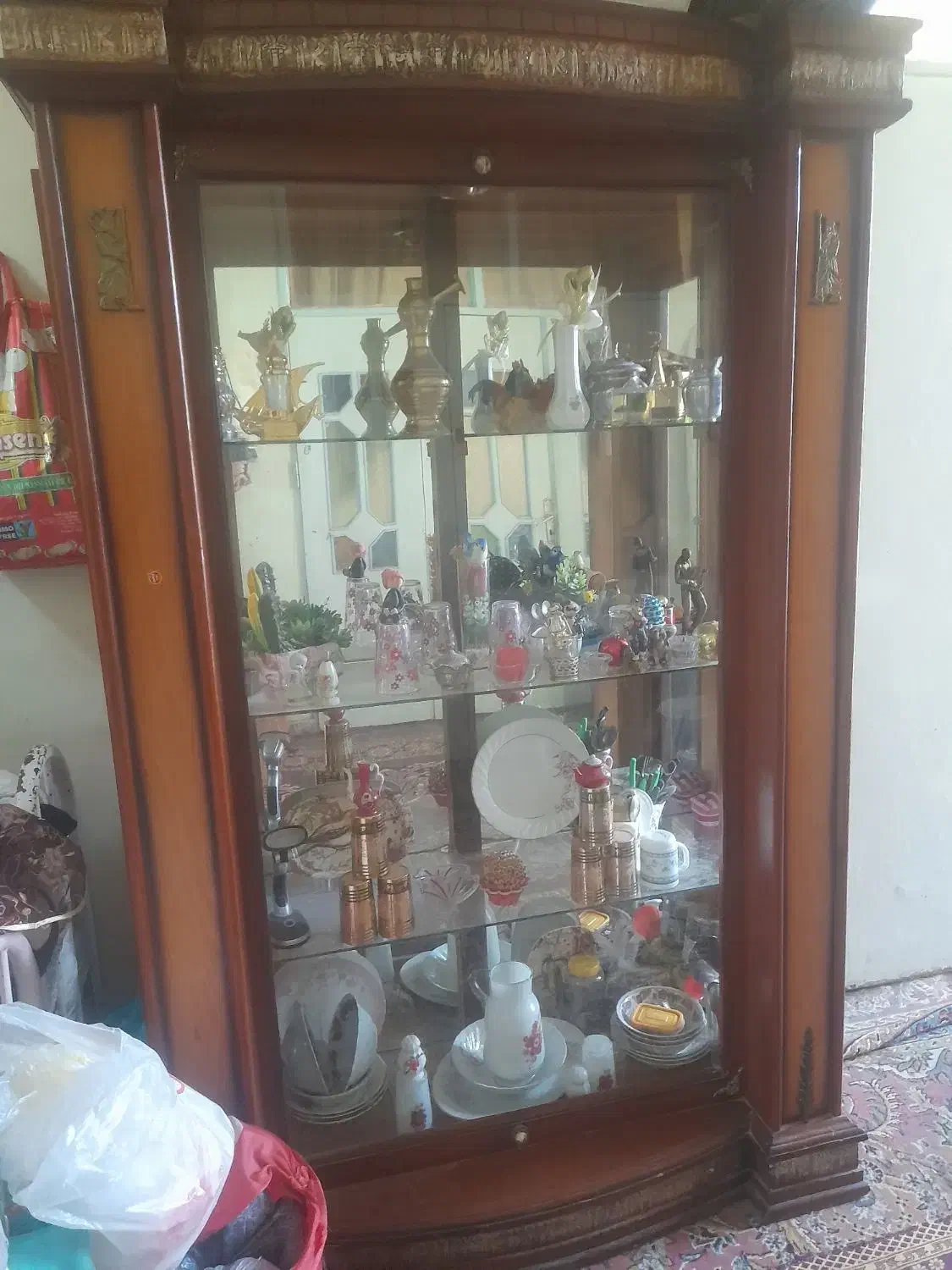 گنجه سلطنتی|بوفه، ویترین، کنسول|تربتحیدریه, حاجی یار|دیوار