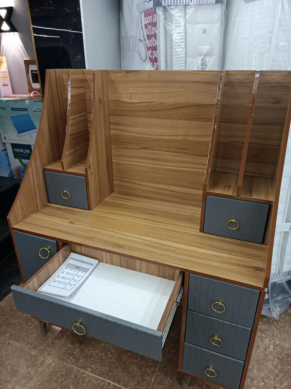 میز تحریر تکی خوش رنگ|میز تحریر و کامپیوتر|ارومیه, |دیوار