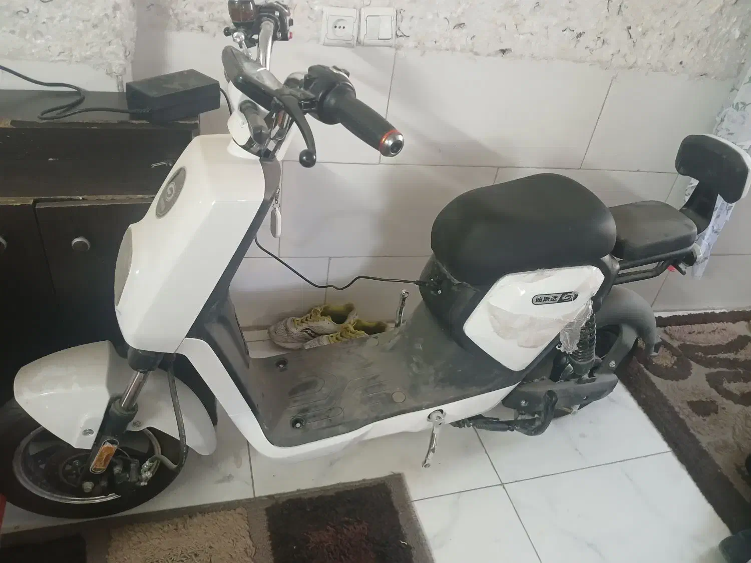 اسکوتر برقی|دوچرخه، اسکیت، اسکوتر|شیراز, قلعه شاهزاده بیگم|دیوار