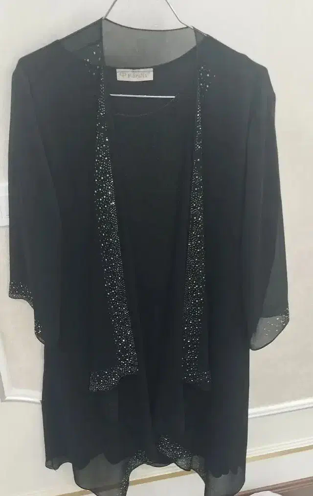 سارافون مجلسی|لباس|بروجرد, |دیوار