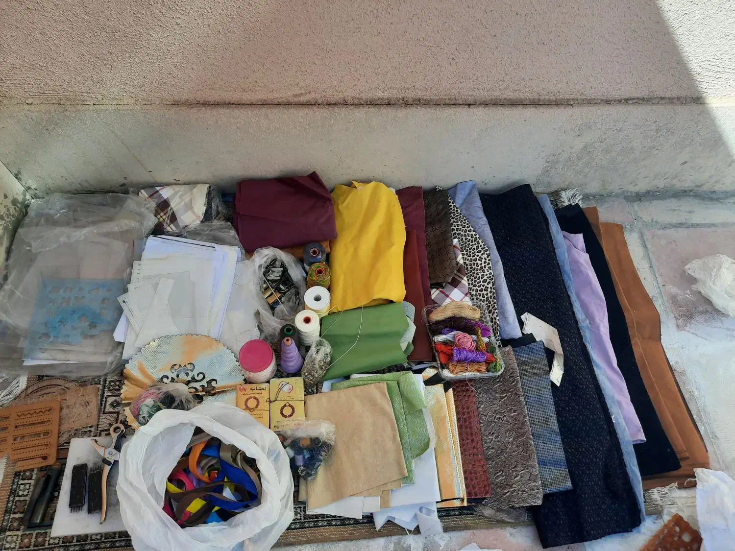 وسایل چرم|لوازم خیاطی و بافتنی|هشتگرد, شهرک پامچال|دیوار