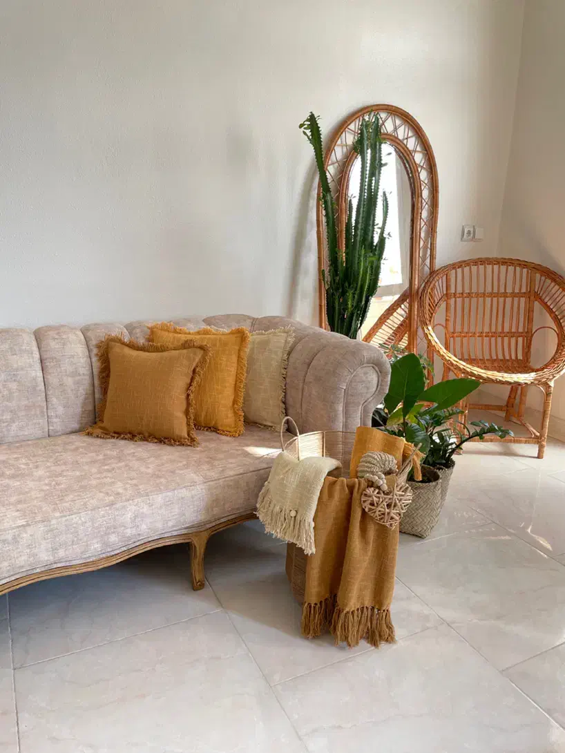 اینه قدی و صندلی حصیری|آینه|شاهینشهر, شهرک میلاد|دیوار