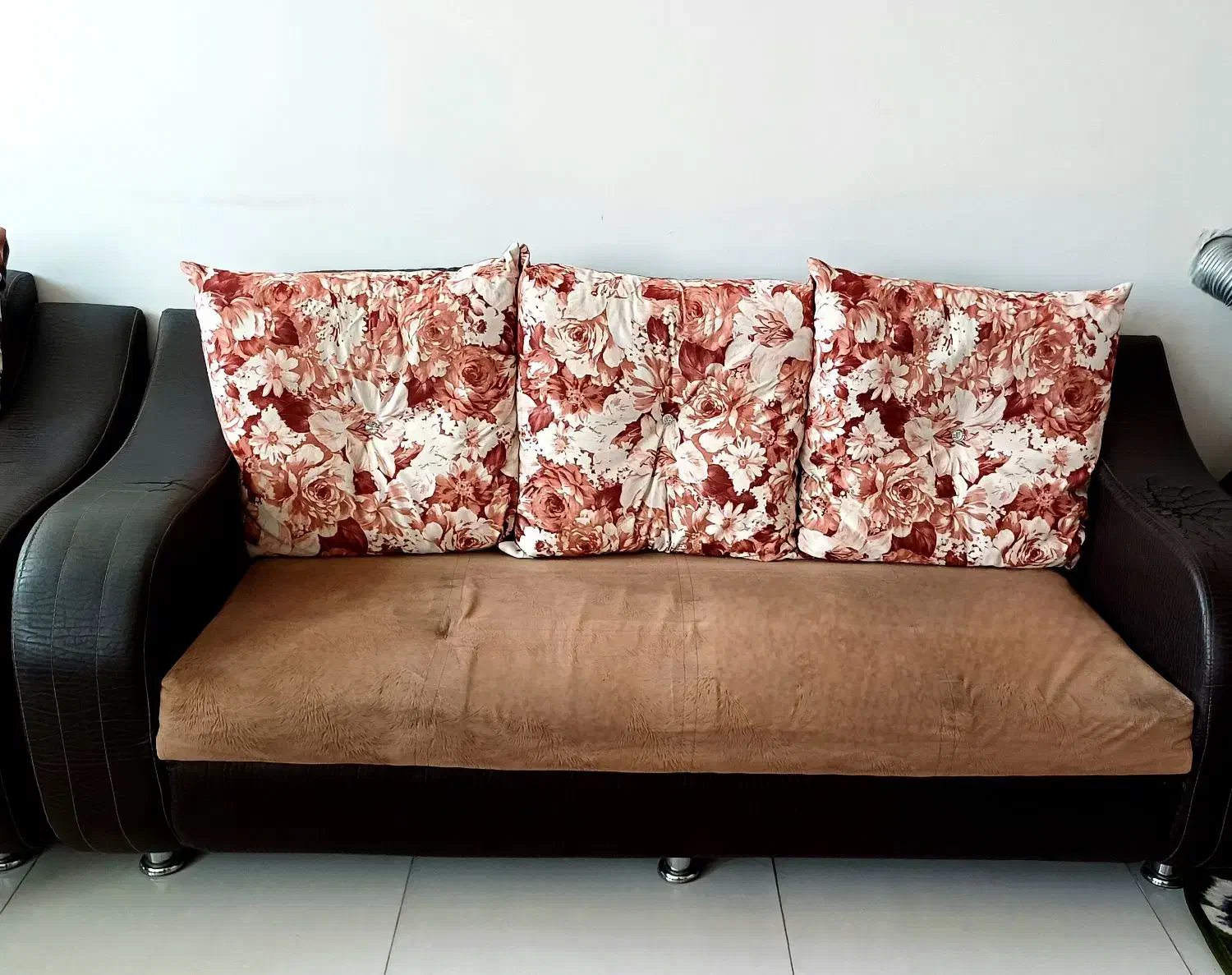 مبل راحتی|مبلمان خانگی و میز عسلی|شیراز, کوشک میدان|دیوار