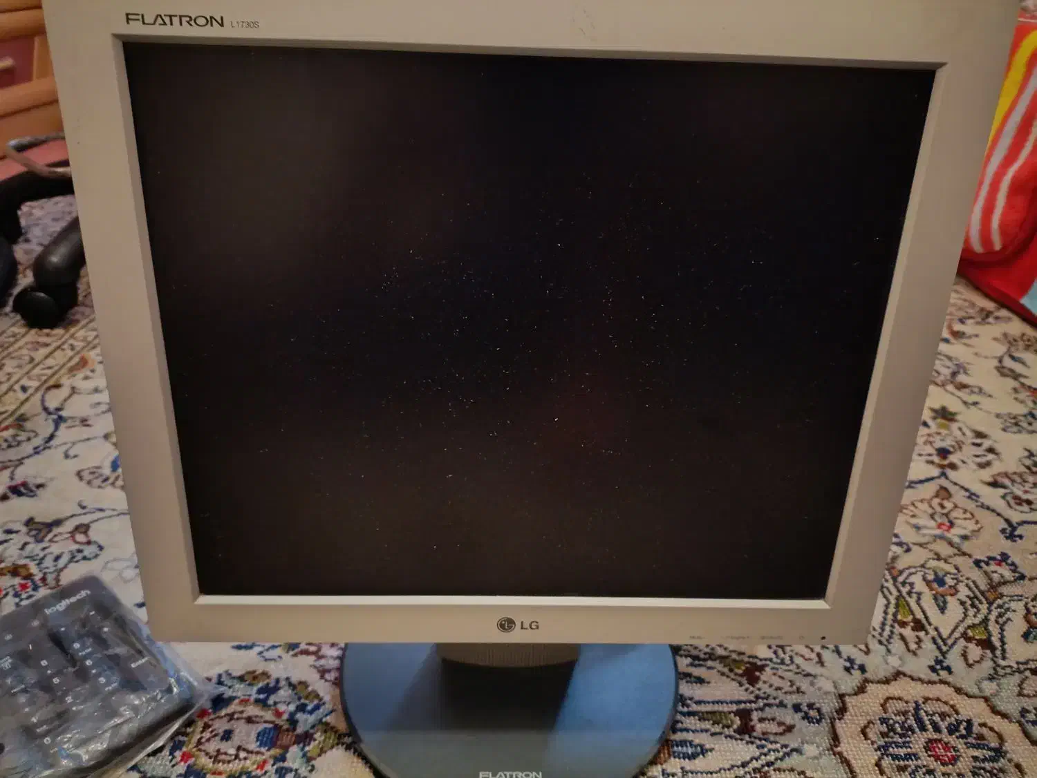 یک مانیتور ال جی و کیبورد لاجی تک|تلویزیون و پروژکتور|تهران, منیریه|دیوار