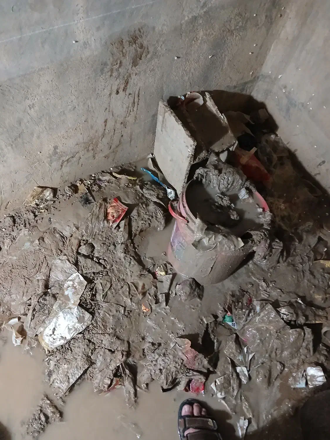 نضافت حوض انبار وتعمیرات حوض|خدمات پیشه و مهارت|چابهار, |دیوار