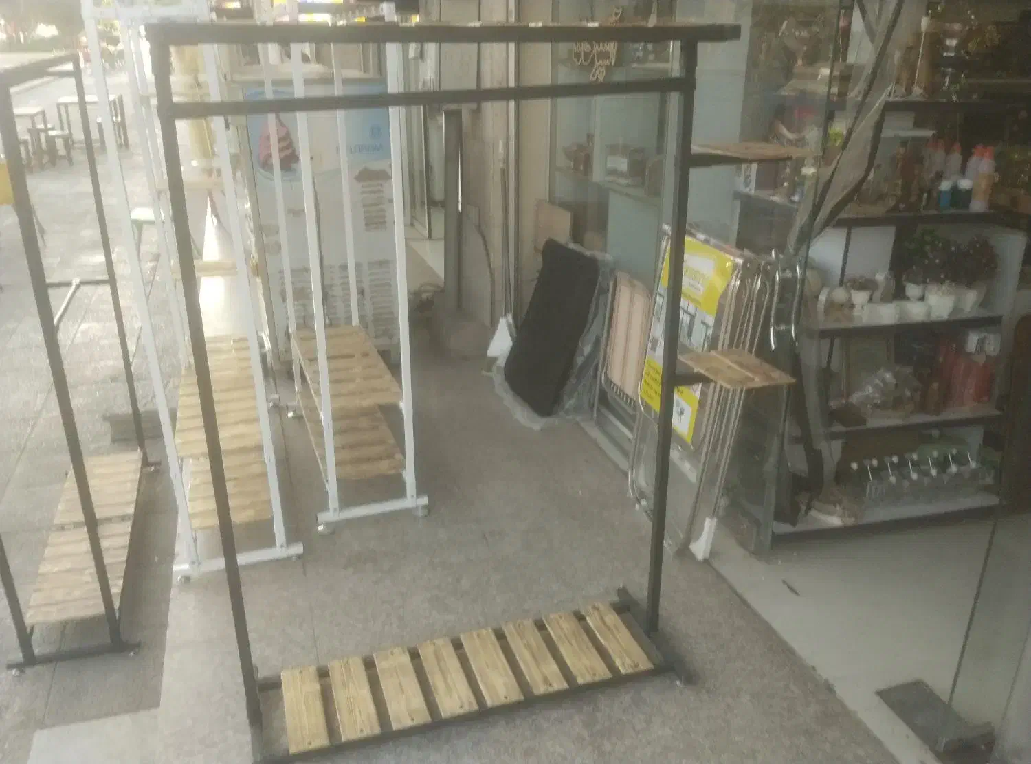 رگال و استند لباس|فروشگاه و مغازه|فولادشهر, B4|دیوار