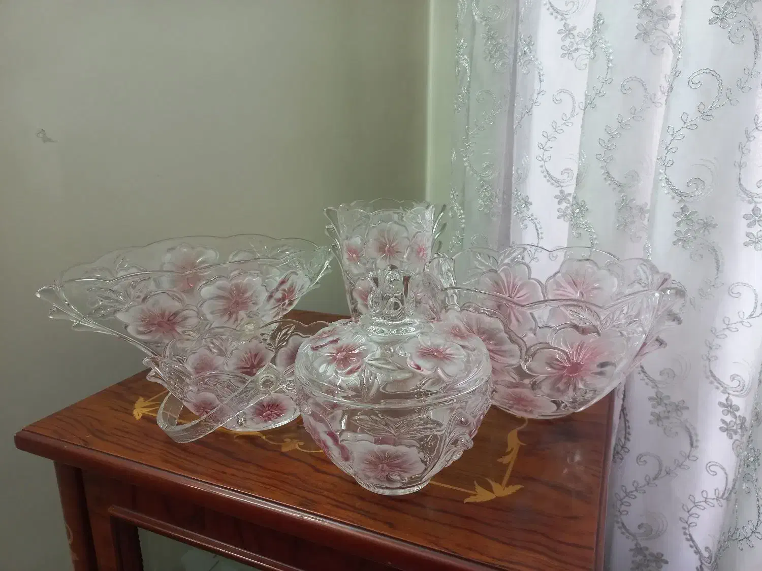 ظروف کریستال والتر|ظروف سرو و پذیرایی|ری, جوانمرد قصاب|دیوار