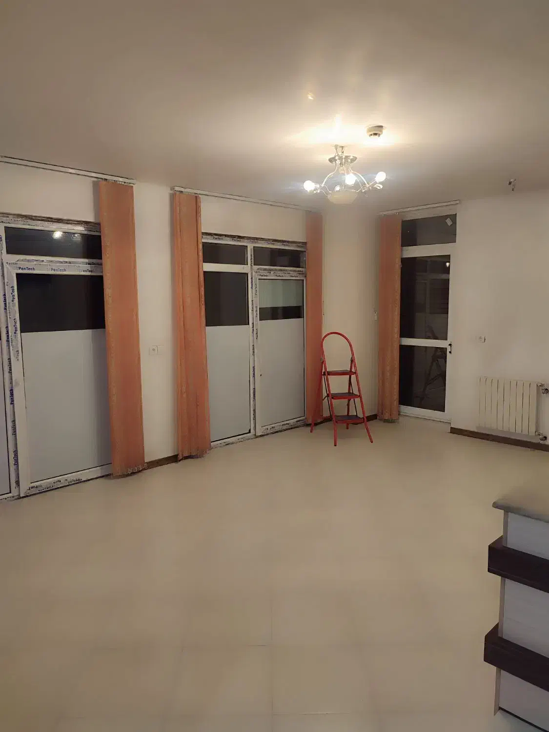 پرده عمودی سالم|پرده، رانر، رومیزی|فولادشهر, مسکن مهر فولادشهر|دیوار