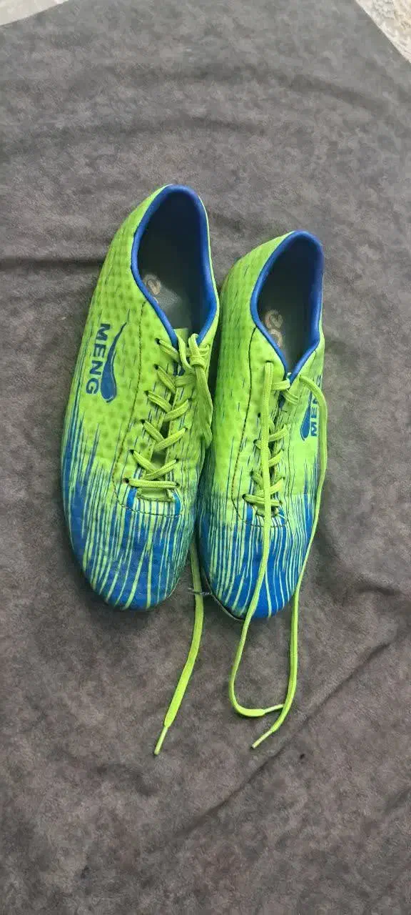 یکعدد کفش استوک فوتبال سایز ۴۲، ۷۵۰ تومن|کیف، کفش، کمربند|مشکین‌دشت, |دیوار