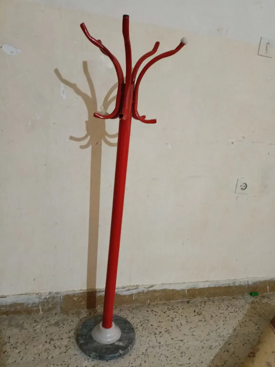 چوب لباسی بسیار تمیز و کاملا سالم بدون مشکل|بندرخت و رختآویز|یاسوج, |دیوار