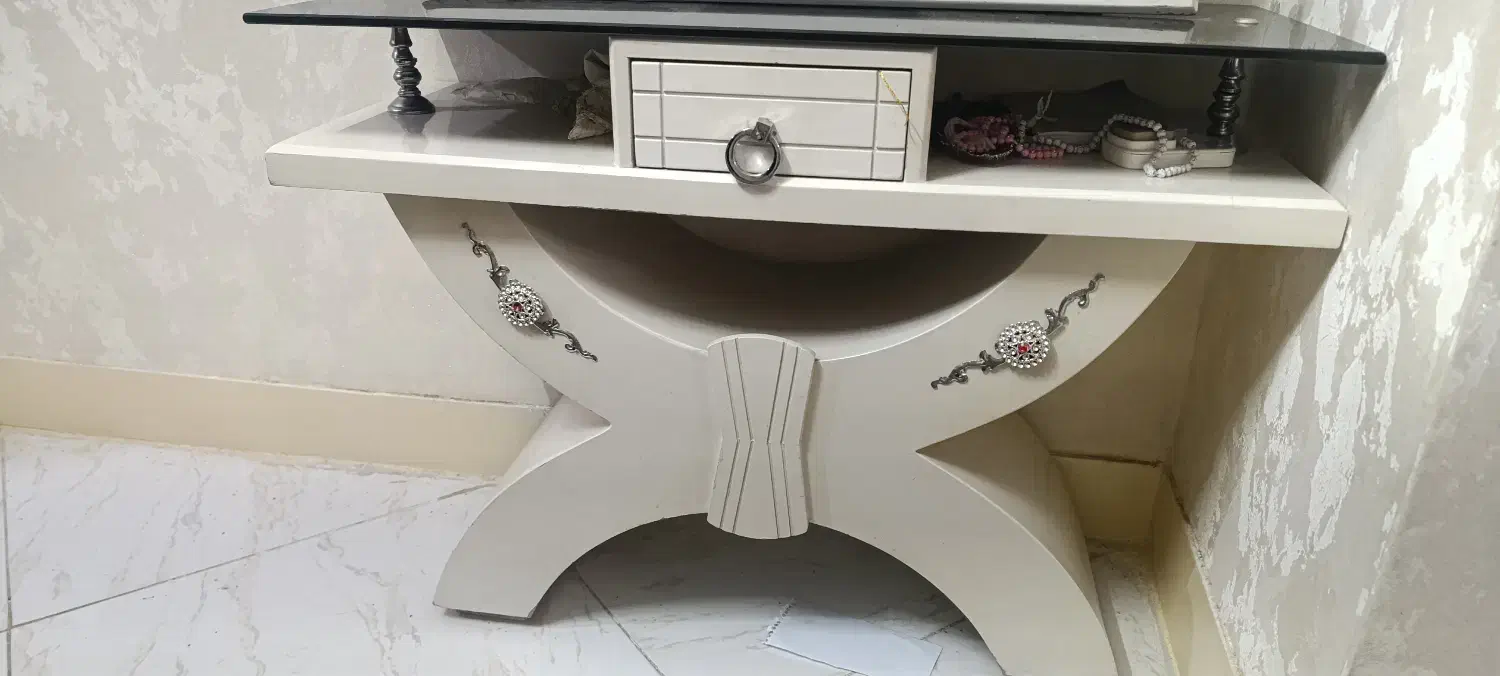 میز و آینه|بوفه، ویترین، کنسول|رباط‌کریم, رباط‌کریم|دیوار