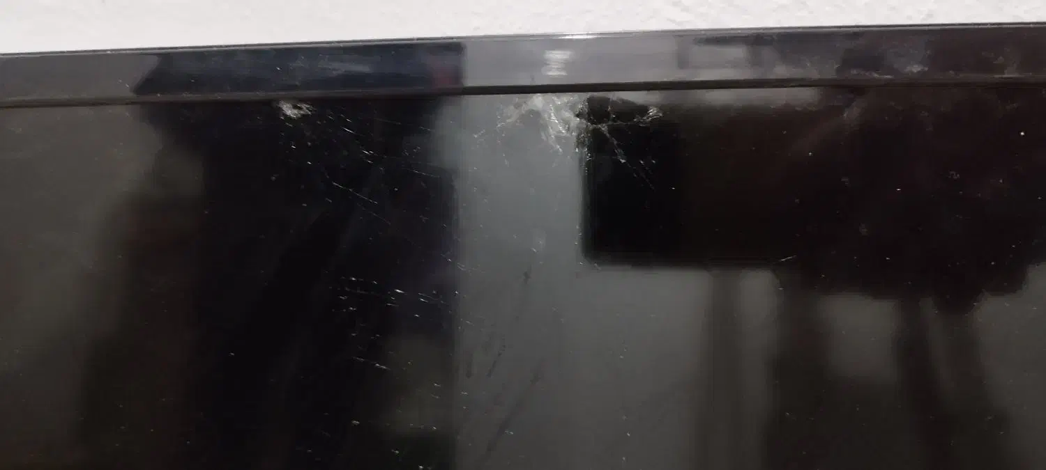 تلویزیون دوتا صفحه ش شکسته|تلویزیون و پروژکتور|رشت, استقامت ۱|دیوار