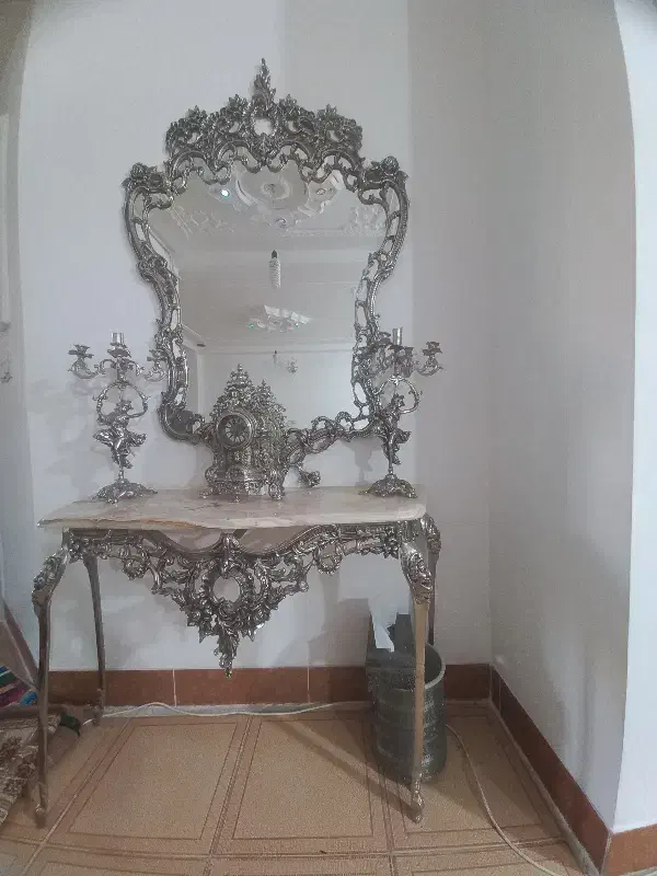 اینه  و ساعت و شمعدانی برنزی|بوفه، ویترین، کنسول|میانه, |دیوار