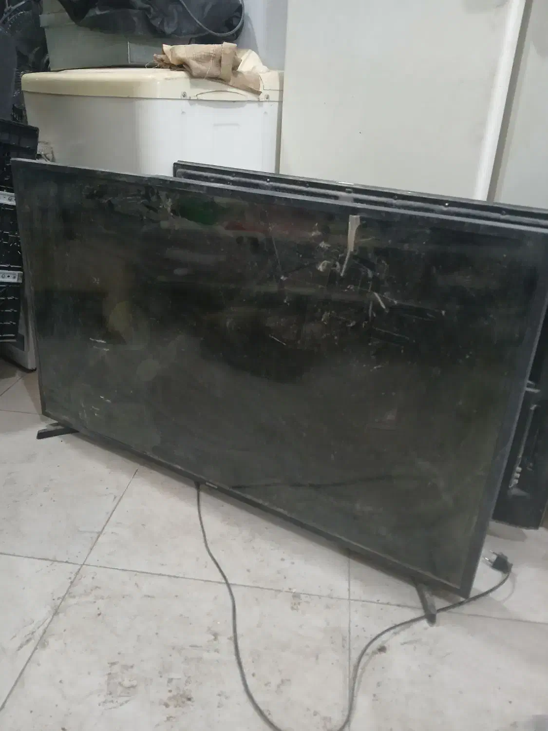 تلوزیون شکسته ۵۰اینچ|تلویزیون و پروژکتور|مشهد, مهدی آباد|دیوار