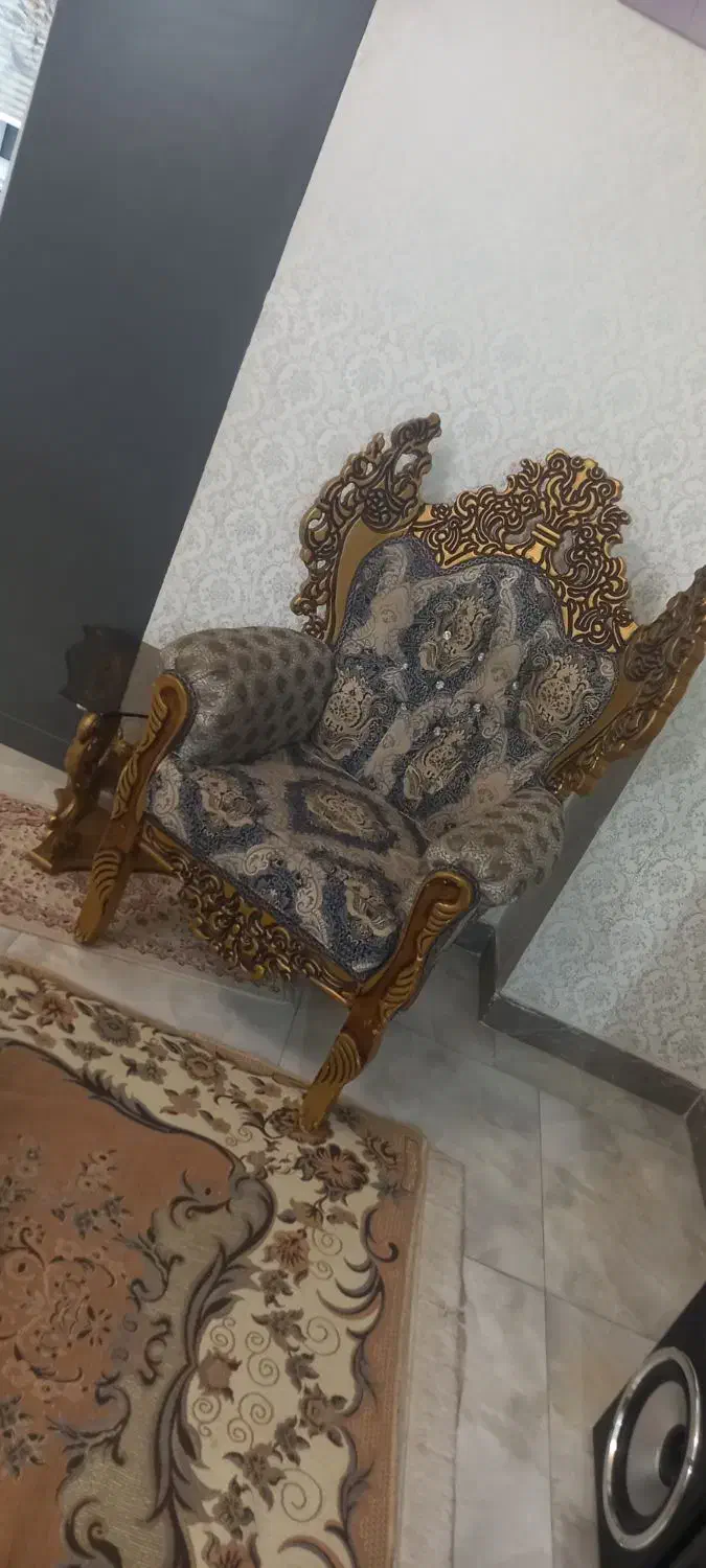 یک دست مبل ۷ نفره همراه میز وسط و عسلی سالم|مبلمان خانگی و میز عسلی|کوهسار (البرز), |دیوار