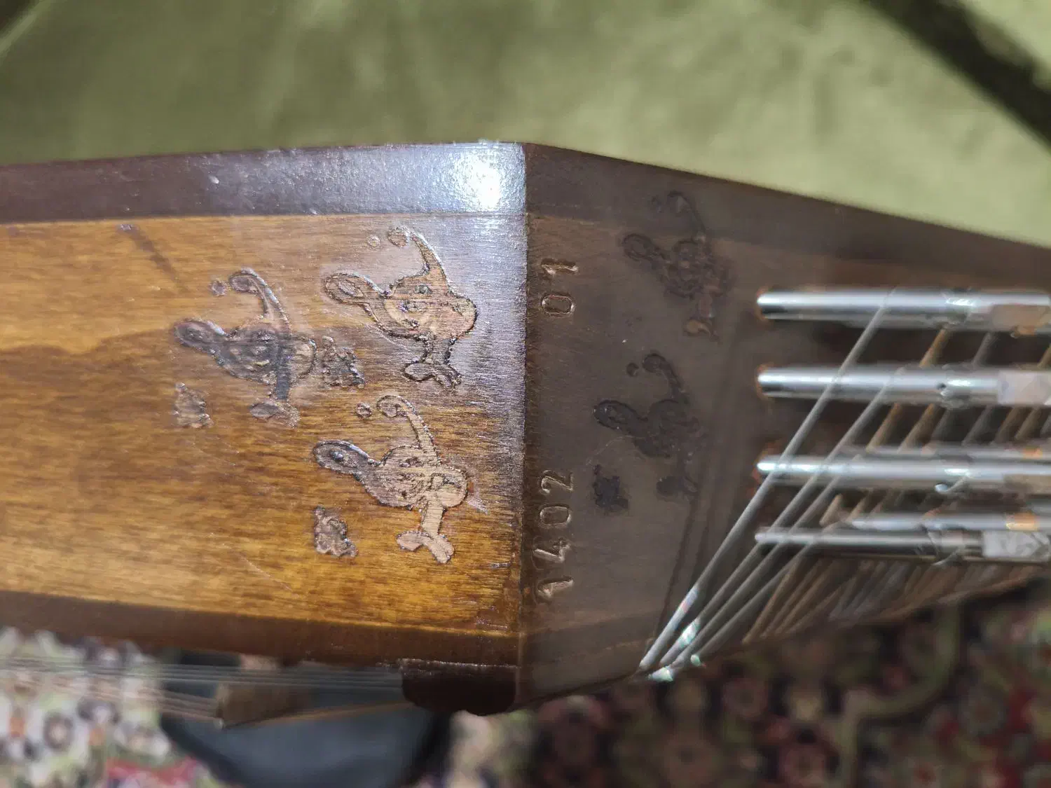 سنتور پنج مهر|سازهای سنتی|اندیشه, اندیشه فاز ۶|دیوار