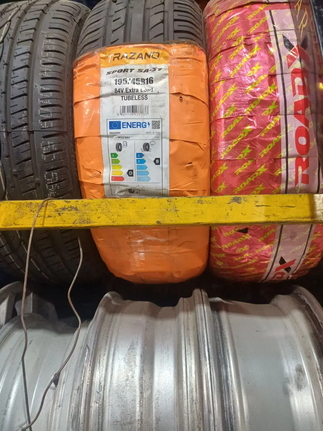 لاستیک ۱۹۵/۴۵/۱۶ چینی کره ای اندونزی هند|قطعات یدکی و لوازم جانبی|مشهد, کوشش|دیوار