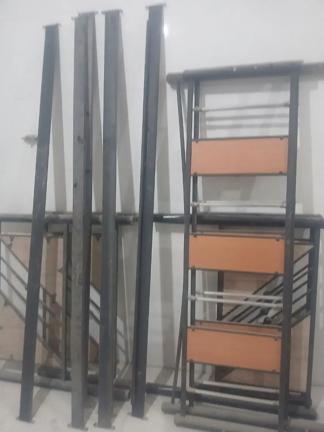 تخت فلزی دو نفره و یک نفره|تخت و سرویس خواب|قم, سالاریه|دیوار