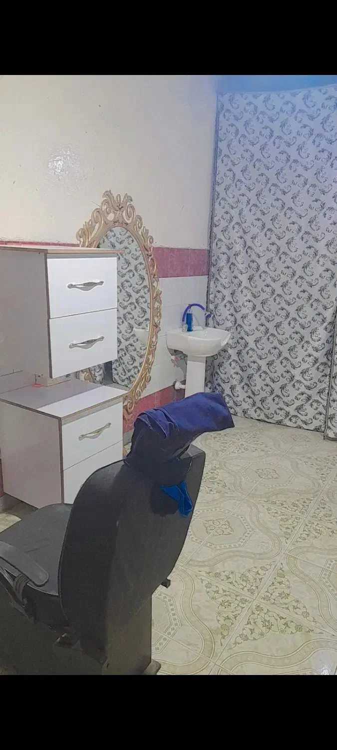 لوازم آرایشی در حد نو|آرایشگاه و سالنهای زیبایی|بیله سوار, |دیوار