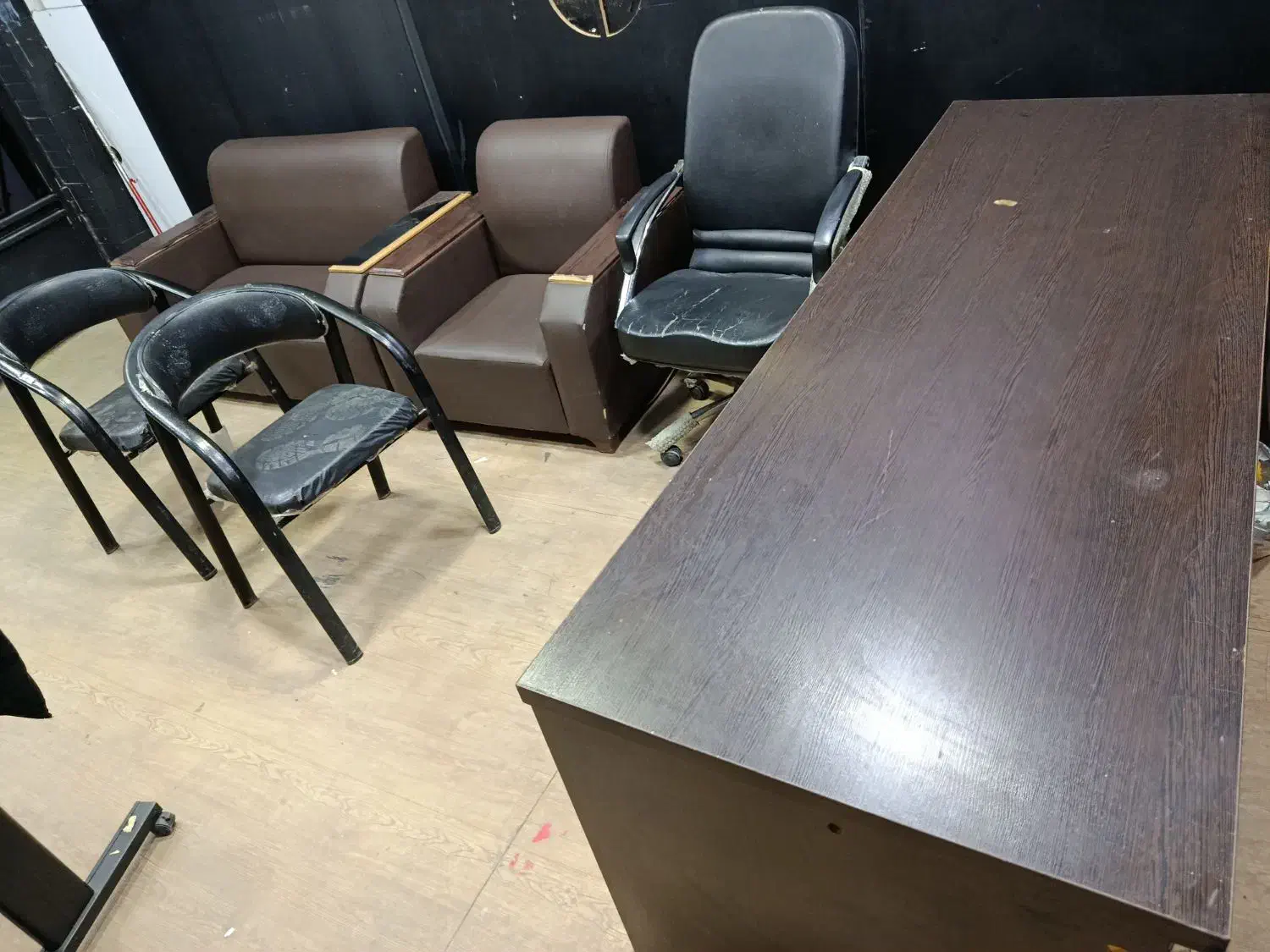 کامل|صندلی و نیمکت|بندر ماهشهر, |دیوار