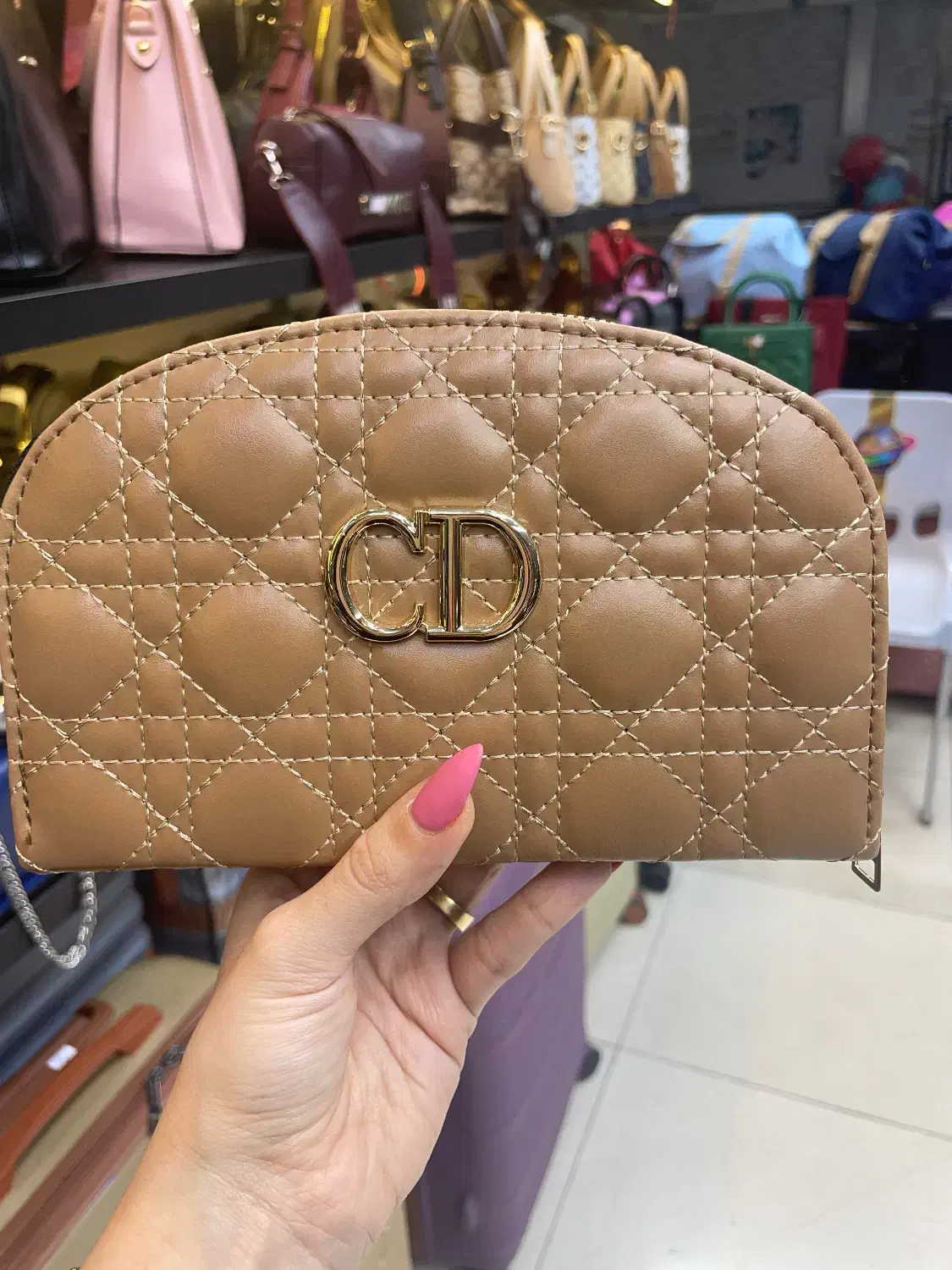 کیف|کیف، کفش، کمربند|قم, ارم|دیوار